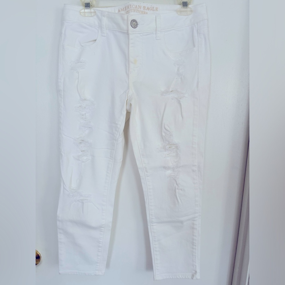 American Eagle Outfitters. Distressed Jegging crop, size 10 regular